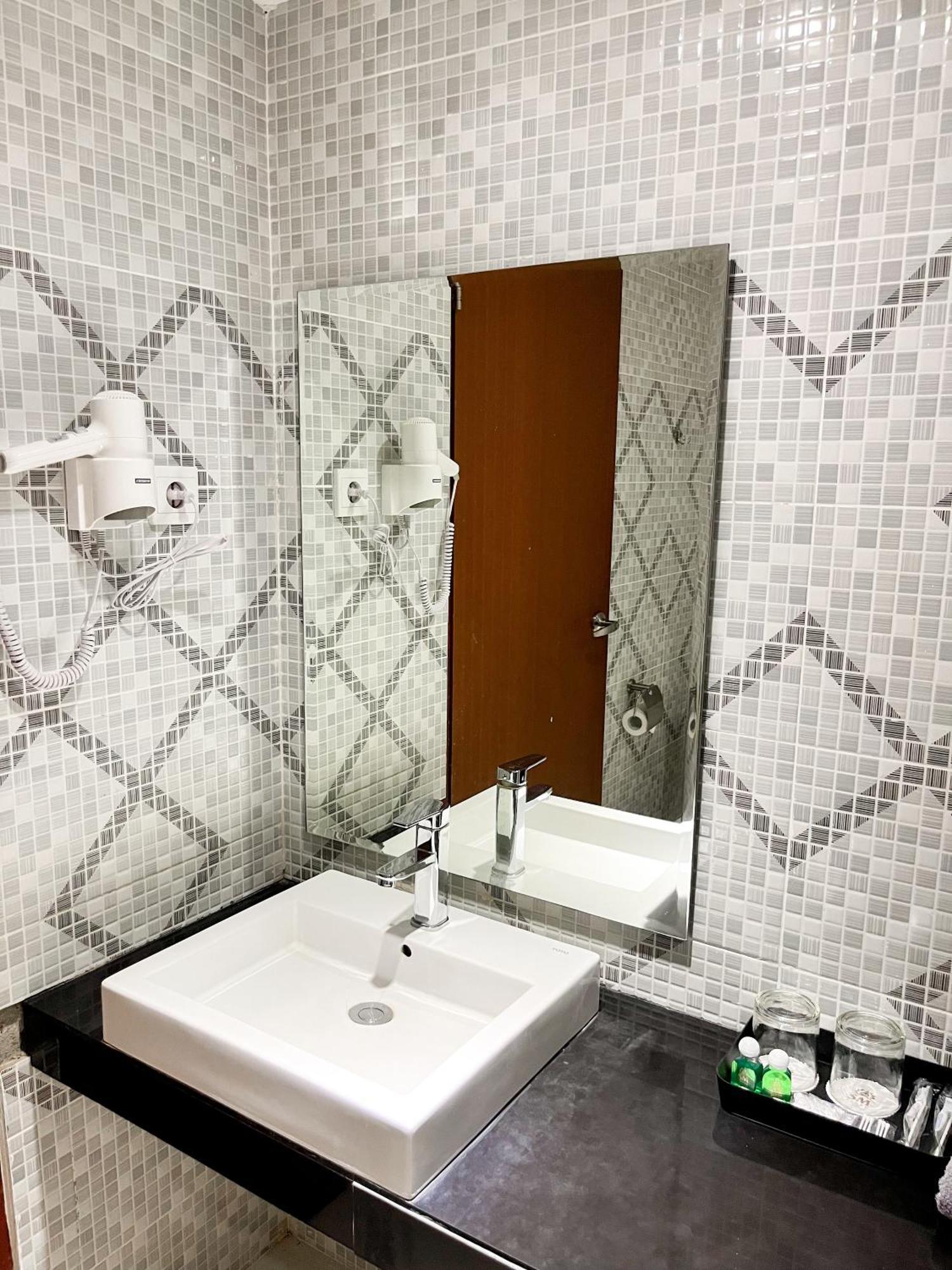 Sm Tower Hotel And Convention Berau Tanjung Redep Екстериор снимка